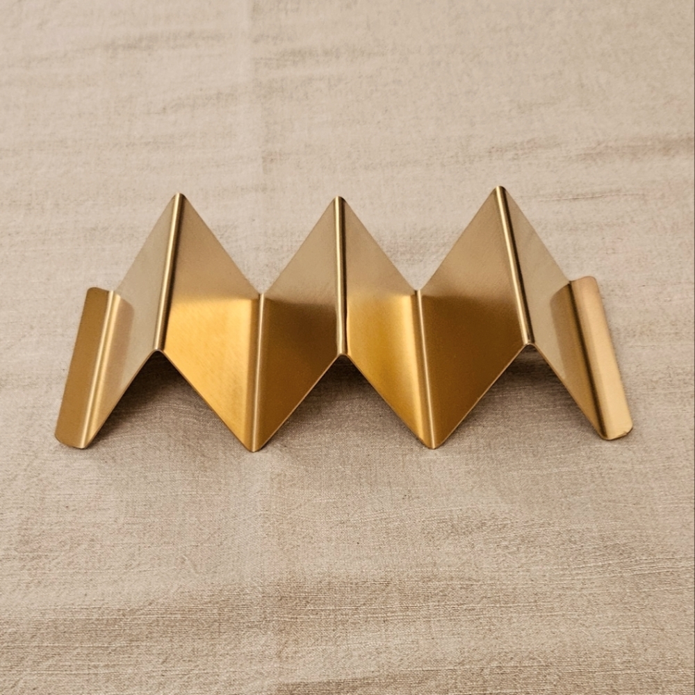 Bennkai Goldtone Zigzag Metal Taco Holder Stand